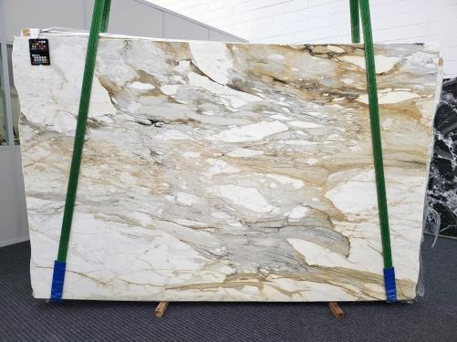 Supply honed slabs 2 cm in natural marble CALACATTA MACCHIAVECCHIA 1946. Detail image pictures 