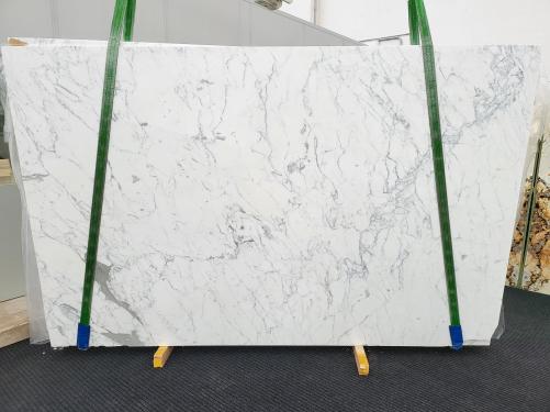 Supply polished slabs 0.8 cm in natural marble calacatta miele 1787. Detail image pictures 