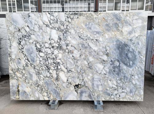Supply polished slabs 0.8 cm in natural marble CALACATTA MONET BLUE D0290. Detail image pictures 