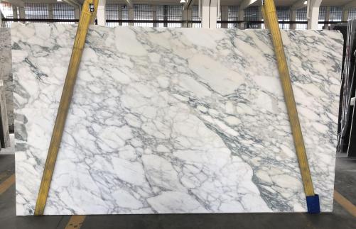 Supply polished slabs 0.8 cm in natural marble CALACATTA MONET 1541M. Detail image pictures 