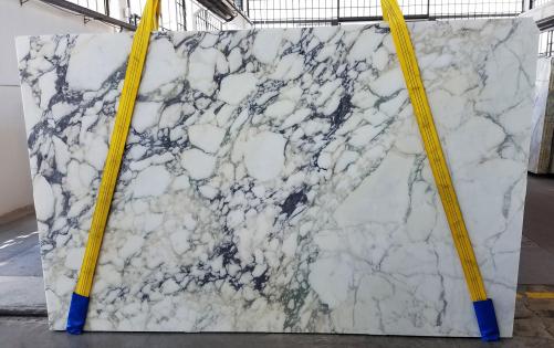 Supply sawn slabs 0.8 cm in natural marble CALACATTA MONET Z0200. Detail image pictures 