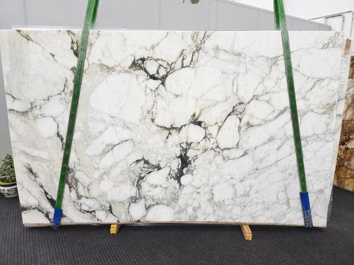 Supply honed slabs 1.2 cm in natural marble CALACATTA MONET 1639. Detail image pictures 