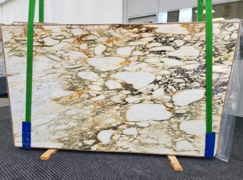 Supply polished slabs 0.8 cm in natural marble CALACATTA MONET 1807. Detail image pictures 