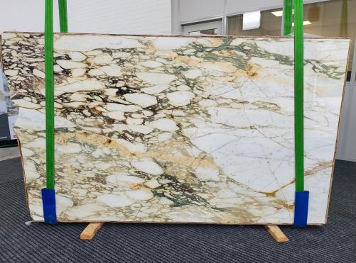 Supply polished slabs 0.8 cm in natural marble CALACATTA MONET 1807. Detail image pictures 