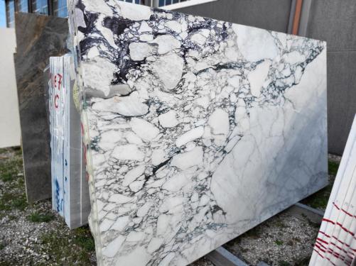 Supply polished slabs 0.8 cm in natural marble CALACATTA MONET D0080B. Detail image pictures 