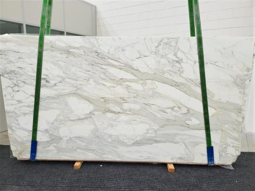 Supply polished slabs 0.8 cm in natural marble CALACATTA ORO xx1800. Detail image pictures 