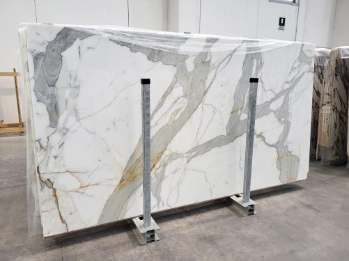 Supply polished slabs 0.8 cm in natural marble CALACATTA ORO 1880. Detail image pictures 
