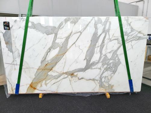 Supply polished slabs 0.8 cm in natural marble CALACATTA ORO 1880. Detail image pictures 
