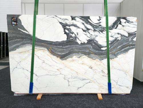 Supply honed slabs 0.8 cm in natural marble CALACATTA PICASSO 1913. Detail image pictures 