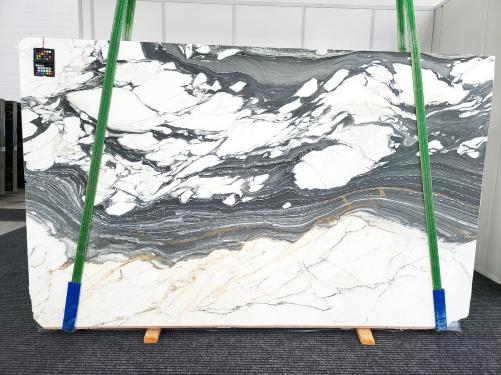 Supply honed slabs 0.8 cm in natural marble CALACATTA PICASSO 1913. Detail image pictures 
