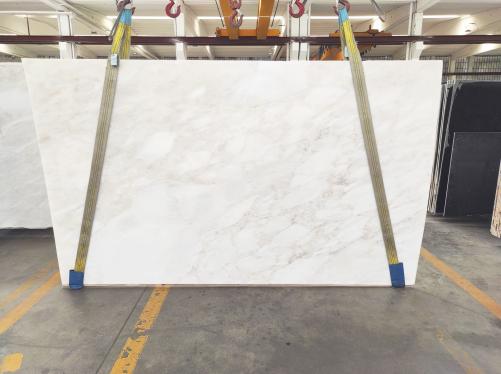Supply polished slabs 0.8 cm in natural marble CALACATTA RHINO 2047M. Detail image pictures 