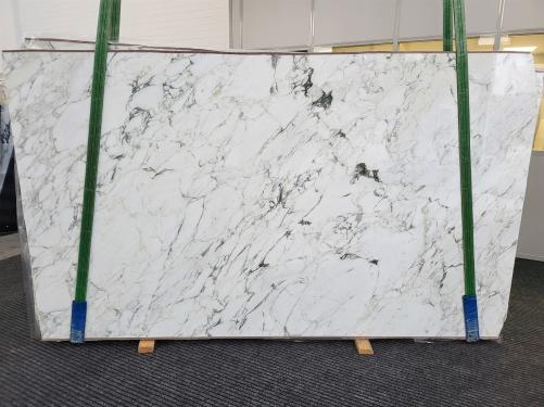 Supply polished slabs 0.8 cm in natural marble CALACATTA VAGLI ORO 1710. Detail image pictures 