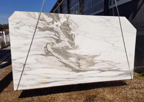 Supply sawn slabs 0.8 cm in natural marble CALACATTA VAGLI U0434. Detail image pictures 
