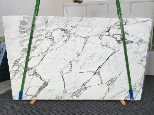 Supply honed slabs 0.8 cm in natural marble CALACATTA VAGLI 1636. Detail image pictures 
