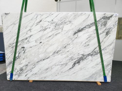 Supply honed slabs 0.8 cm in natural marble CALACATTA VAGLI 1713. Detail image pictures 