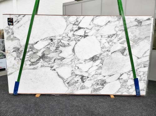 Supply honed slabs 0.8 cm in natural marble CALACATTA VAGLI 1823. Detail image pictures 