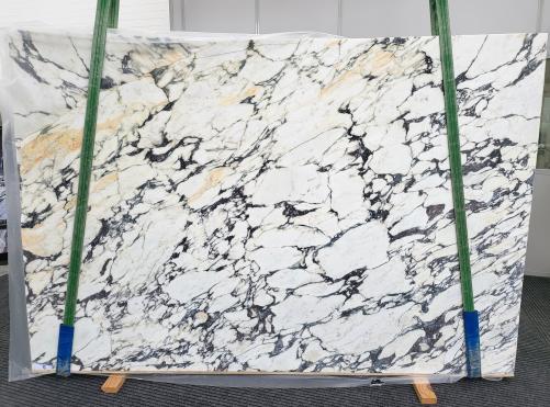 Supply honed slabs 0.8 cm in natural marble CALACATTA VIOLA 1712. Detail image pictures 