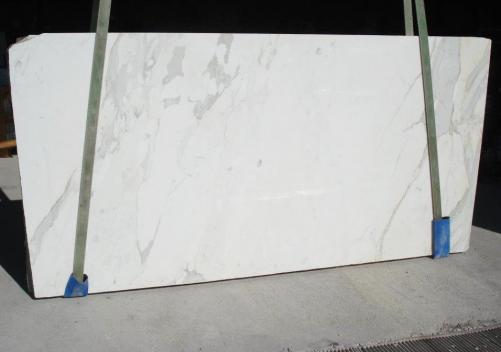 Supply honed slabs 1.2 cm in natural marble CALACATTA 1289. Detail image pictures 