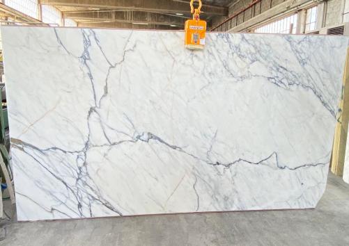 Supply polished slabs 0.8 cm in natural marble CALACATTA 3414. Detail image pictures 