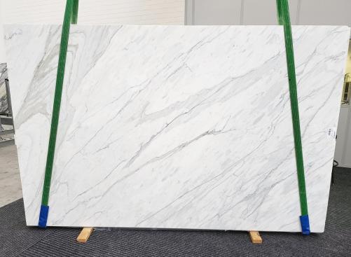 Supply honed slabs 0.8 cm in natural marble CALACATTA 1403. Detail image pictures 