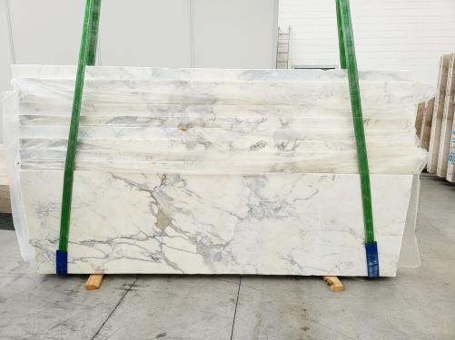 Supply polished slabs 0.8 cm in natural marble CALACATTA 1734. Detail image pictures 