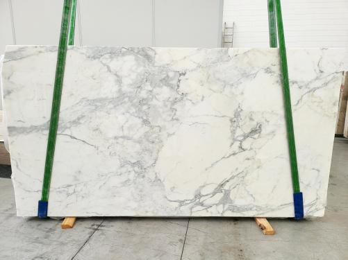 Supply polished slabs 0.8 cm in natural marble CALACATTA 1734. Detail image pictures 