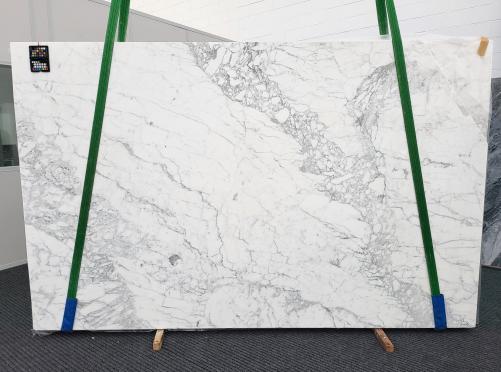 Supply polished slabs 0.8 cm in natural marble CALACATTA 1831. Detail image pictures 