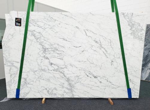 Supply polished slabs 0.8 cm in natural marble CALACATTA 1831. Detail image pictures 