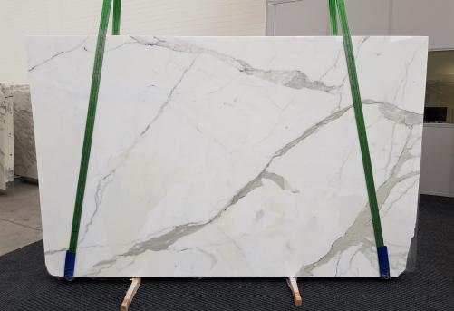 Supply honed slabs 1.2 cm in natural marble CALACATTA GL 1108. Detail image pictures 
