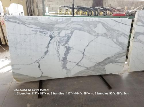 Supply honed slabs 0.8 cm in natural marble CALACATTA 2257. Detail image pictures 
