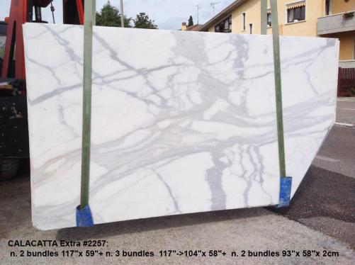 Supply honed slabs 0.8 cm in natural marble CALACATTA 2257. Detail image pictures 