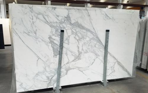 Supply polished slabs 0.8 cm in natural marble CALACATTA 1426M. Detail image pictures 
