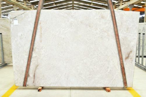 Supply honed slabs 0.8 cm in natural quartzite CRISTALLO 2613. Detail image pictures 