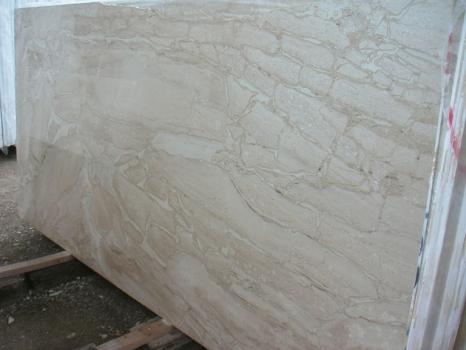 Supply polished slabs 0.8 cm in natural marble DAINO REALE SRCO521. Detail image pictures 