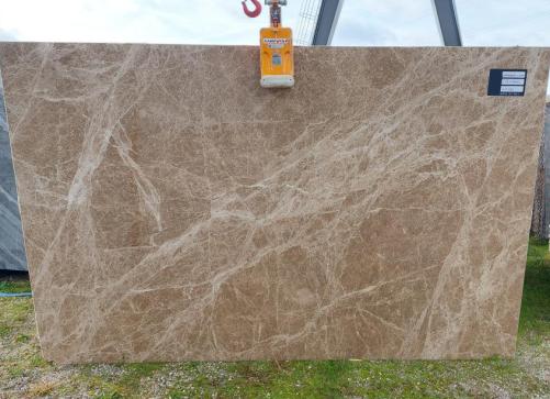 Supply polished slabs 0.8 cm in natural marble EMPERADOR CLARO A0782. Detail image pictures 