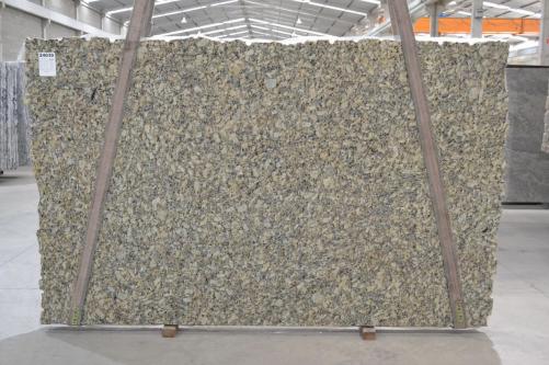 Supply polished slabs 1.2 cm in natural granite GIALLO NAPOLEONE 8321. Detail image pictures 