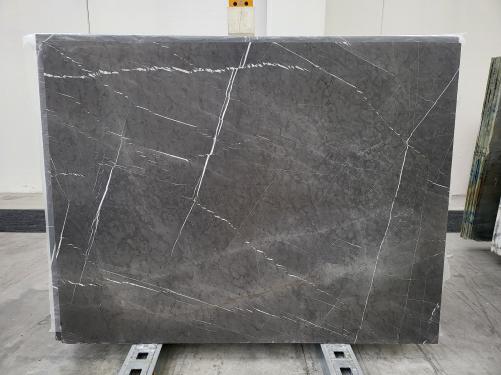 Supply honed slabs 1.2 cm in natural marble GRAFFITE 17231. Detail image pictures 