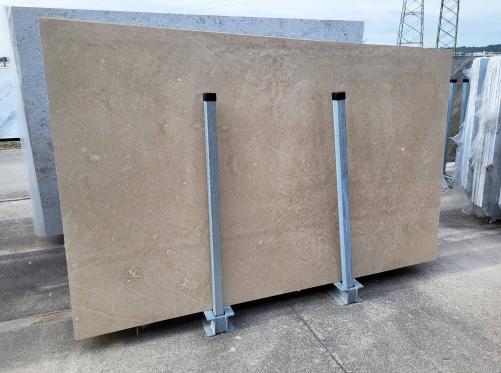Supply honed slabs 1.2 cm in natural limestone IVORY CREAM D0468. Detail image pictures 