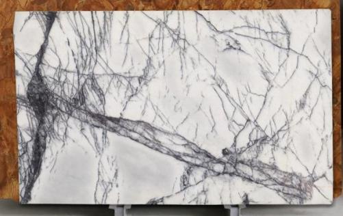 Supply polished slabs 0.8 cm in natural marble LILAC D2208301. Detail image pictures 