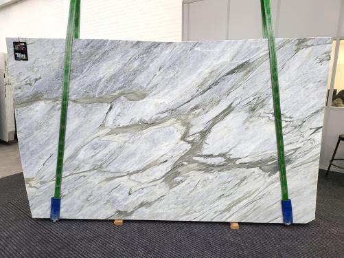 Supply honed slabs 1.2 cm in natural marble MANHATTAN GREY 1872. Detail image pictures 