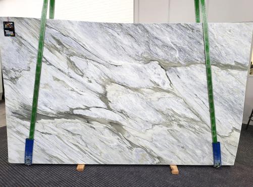 Supply honed slabs 1.2 cm in natural marble MANHATTAN GREY 1872. Detail image pictures 
