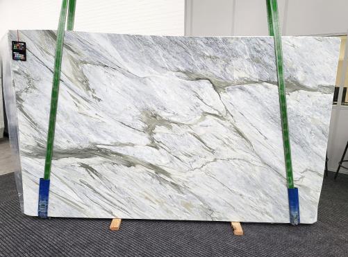Supply honed slabs 0.8 cm in natural marble MANHATTAN GREY 1872. Detail image pictures 