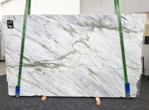 Supply honed slabs 0.8 cm in natural marble MANHATTAN GREY 1872. Detail image pictures 