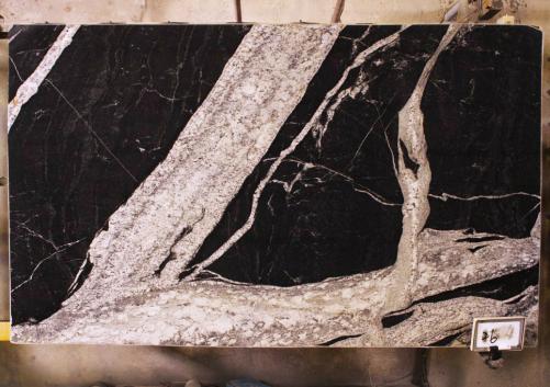 Supply polished slabs 0.8 cm in natural granite MAORI 042. Detail image pictures 