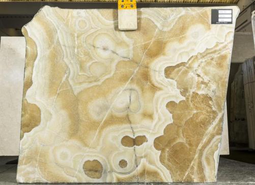 Supply polished slabs 0.8 cm in natural onyx MATRIX ONYX S0090. Detail image pictures 
