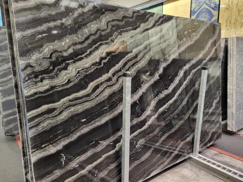 Supply polished slabs 1.2 cm in natural quartzite MEZZANOTTE 26272. Detail image pictures 