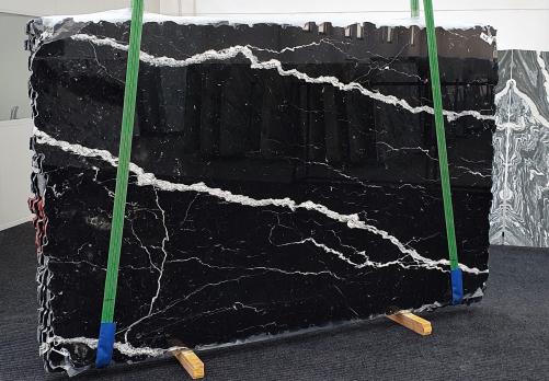Supply polished slabs 0.8 cm in natural marble NERO MARQUINA 1394. Detail image pictures 