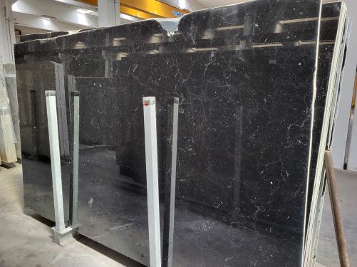 Supply polished slabs 1.2 cm in natural marble NERO MARQUINA 1983M. Detail image pictures 