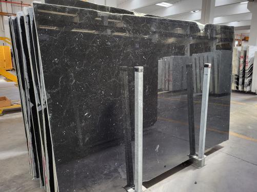 Supply polished slabs 0.8 cm in natural marble NERO MARQUINA 1983M. Detail image pictures 