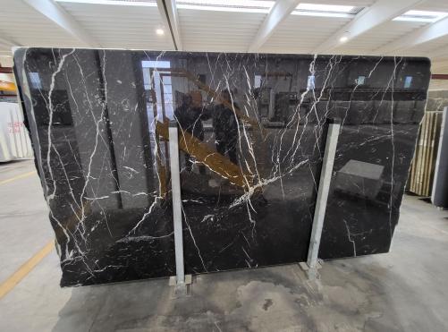 Supply polished slabs 0.8 cm in natural marble NERO MARQUINA 2057. Detail image pictures 
